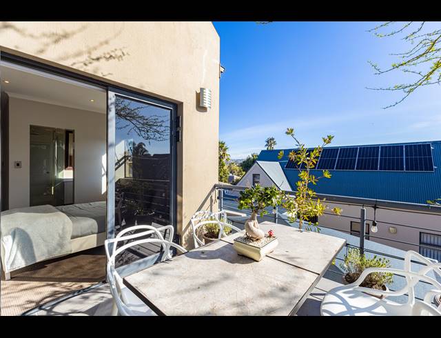 2 BEDROOM FREEHOLD TO LET IN KENRIDGE
